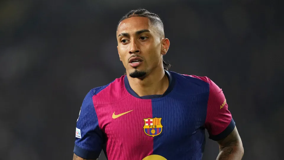 Raphinha brilha no Barcelona e é convocado para a seleção brasileira