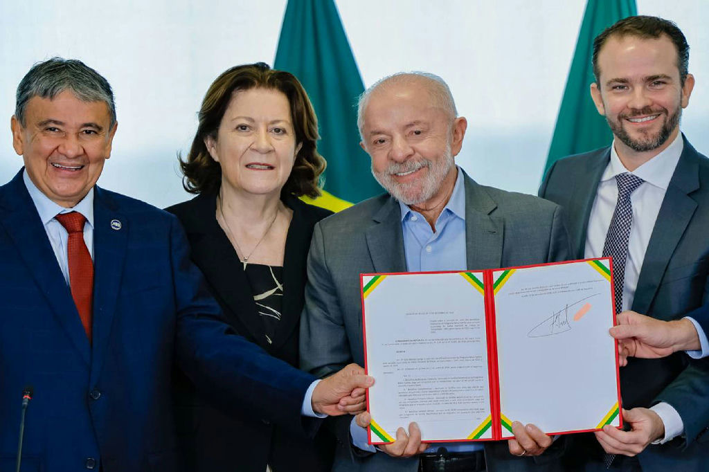 Reajuste do Bolsa Família às vésperas da eleição levanta debate sobre estratégia política
