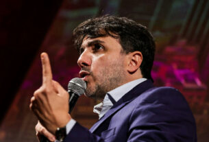 Renan Santos articula protesto em frente à TV Globo por exclusão de debate presidencial