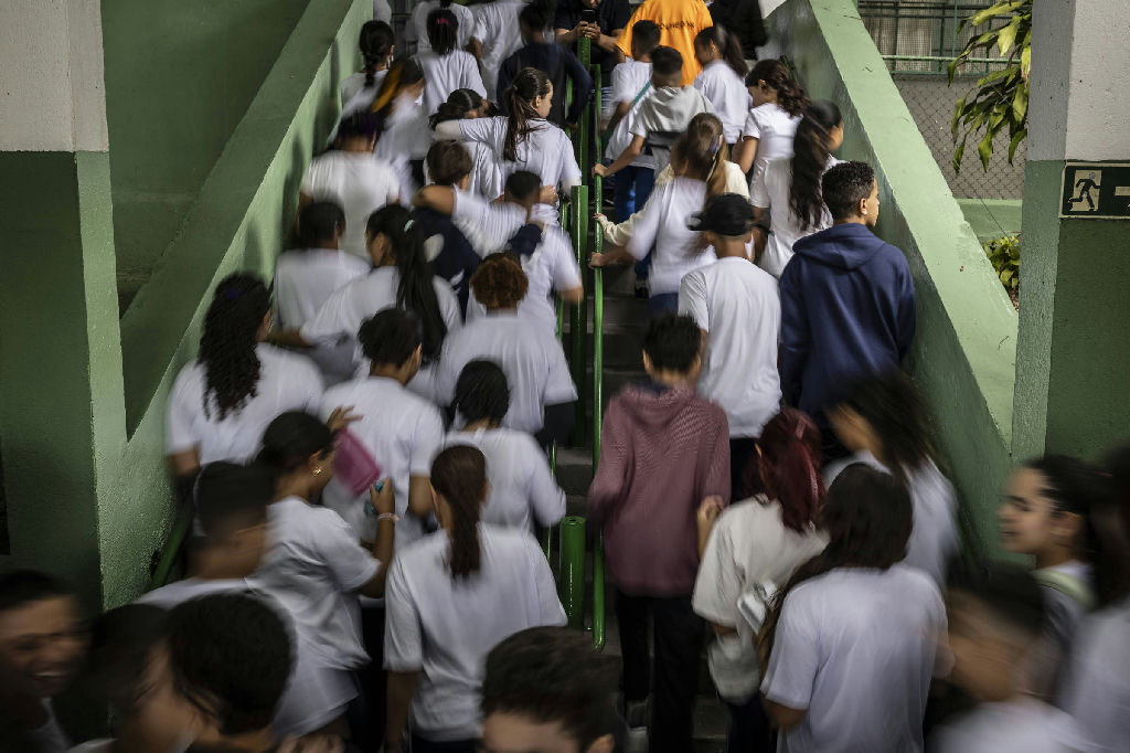 Resultados do Pisa revelam falhas na educação e exigem ação imediata