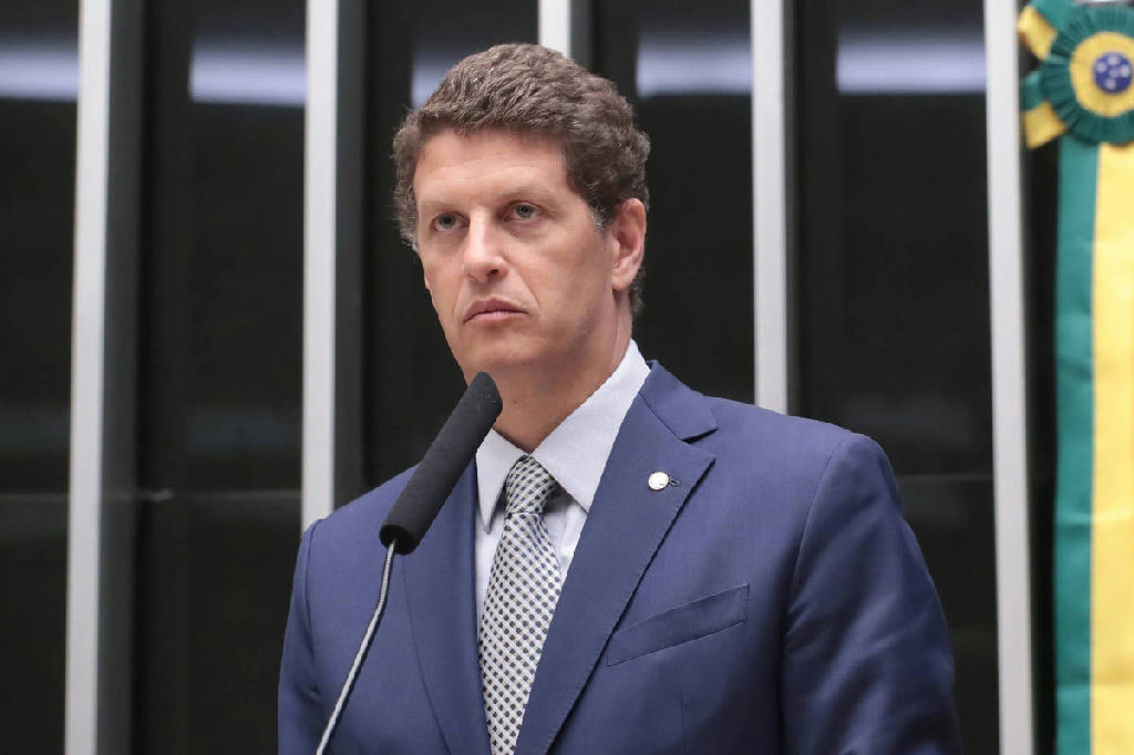 Ricardo Salles retira candidatura e apoia André do Prado no Senado