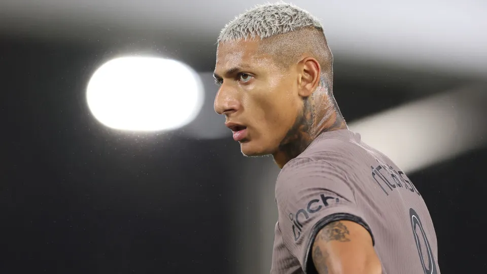 Richarlison descarta retorno ao Brasil e permanece no Tottenham