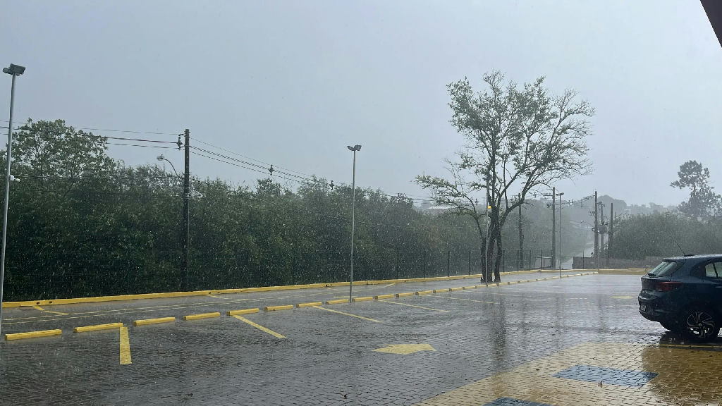 Rio Grande do Sul entra em alerta para tempestades severas e ventos de 100 km/h