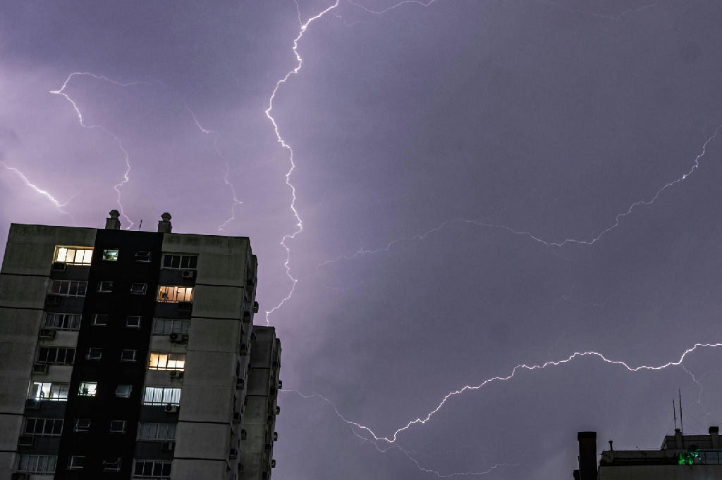 Rio Grande do Sul entra em alerta para temporais com acumulados de até 120mm no domingo