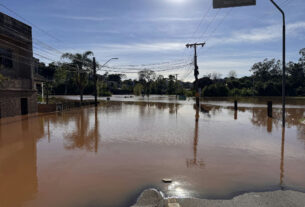 Rio Taquari recua após atingir pico de 24,46 metros em Lajeado