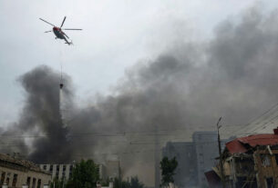 Rússia retoma bombardeios em Kiev logo após saída de enviados dos EUA