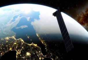 Satélite espião dos EUA da era da Guerra Fria se fragmenta em órbita terrestre