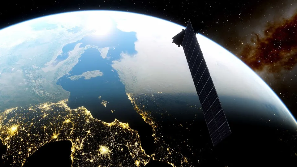 Satélite espião dos EUA da era da Guerra Fria se fragmenta em órbita terrestre