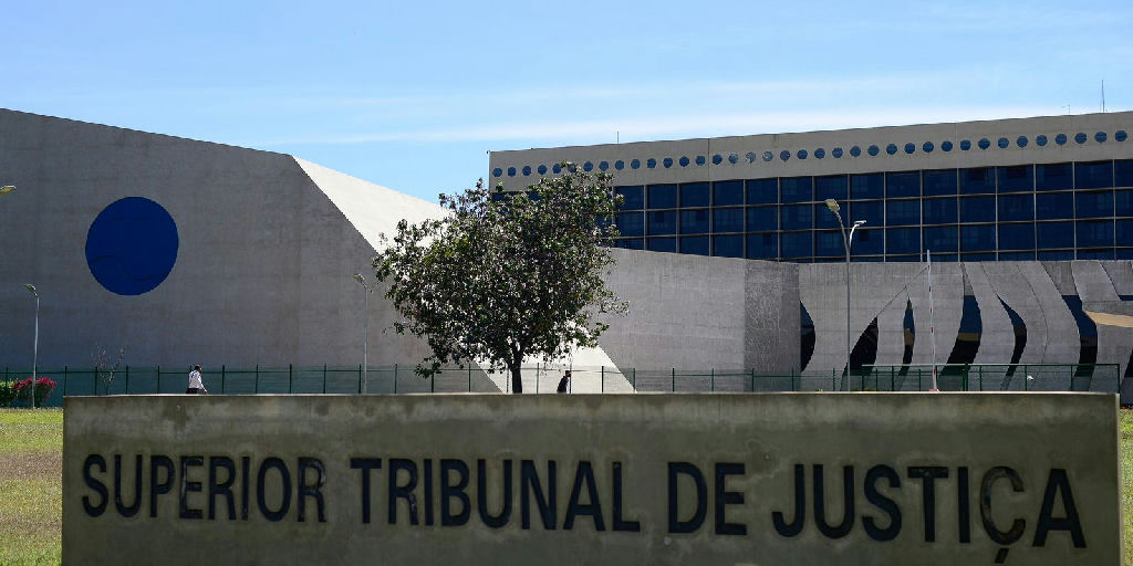 STJ trava ações judiciais sobre aluguel por temporada em condomínios até decisão final
