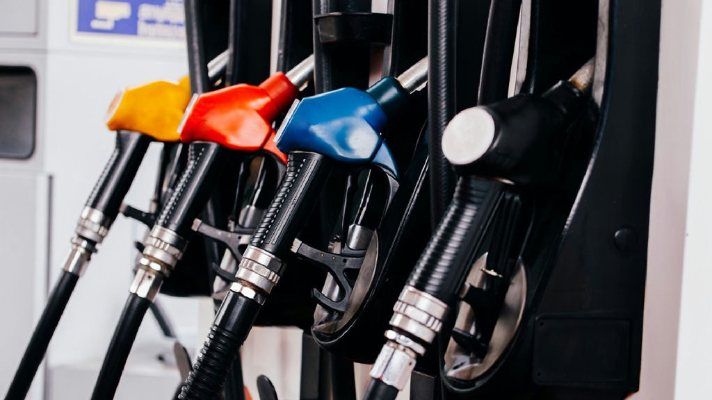 Subsídio de R$ 2,12 por litro de diesel é renovado pelo governo para frear alta dos combustíveis