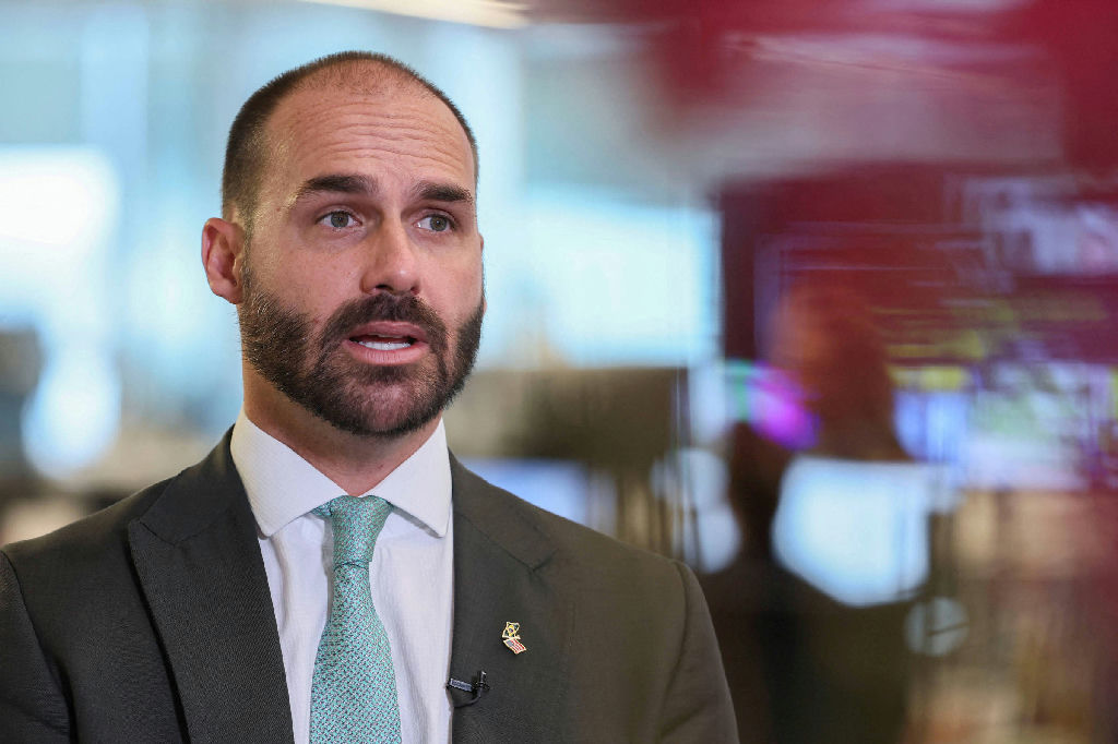 Supremo condena deputado Eduardo Bolsonaro a um ano de detenção por difamar Tabata Amaral
