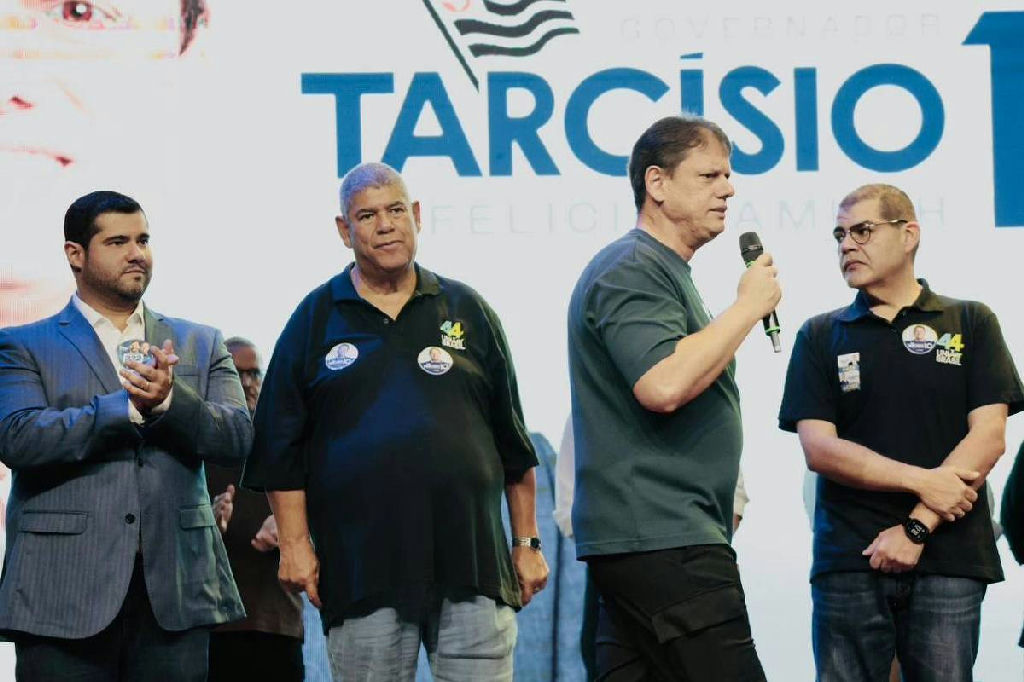 Tarcísio defende relação institucional com Milton Leite, alvo de operação policial