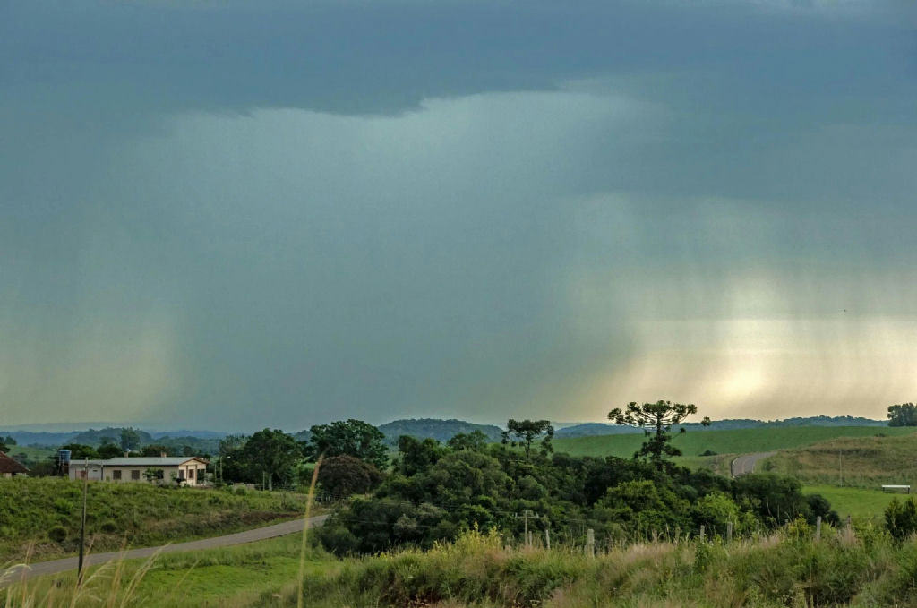 Temporais severos atingem o Rio Grande do Sul com acumulados superiores a 120mm
