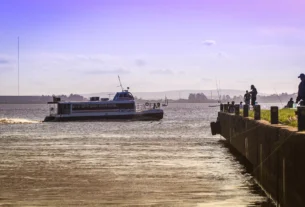 Travessia de catamarã entre Porto Alegre e Guaíba sofre redução de horários