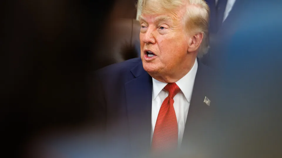 Trump anuncia força-tarefa para impulsionar inteligência artificial nos Estados Unidos
