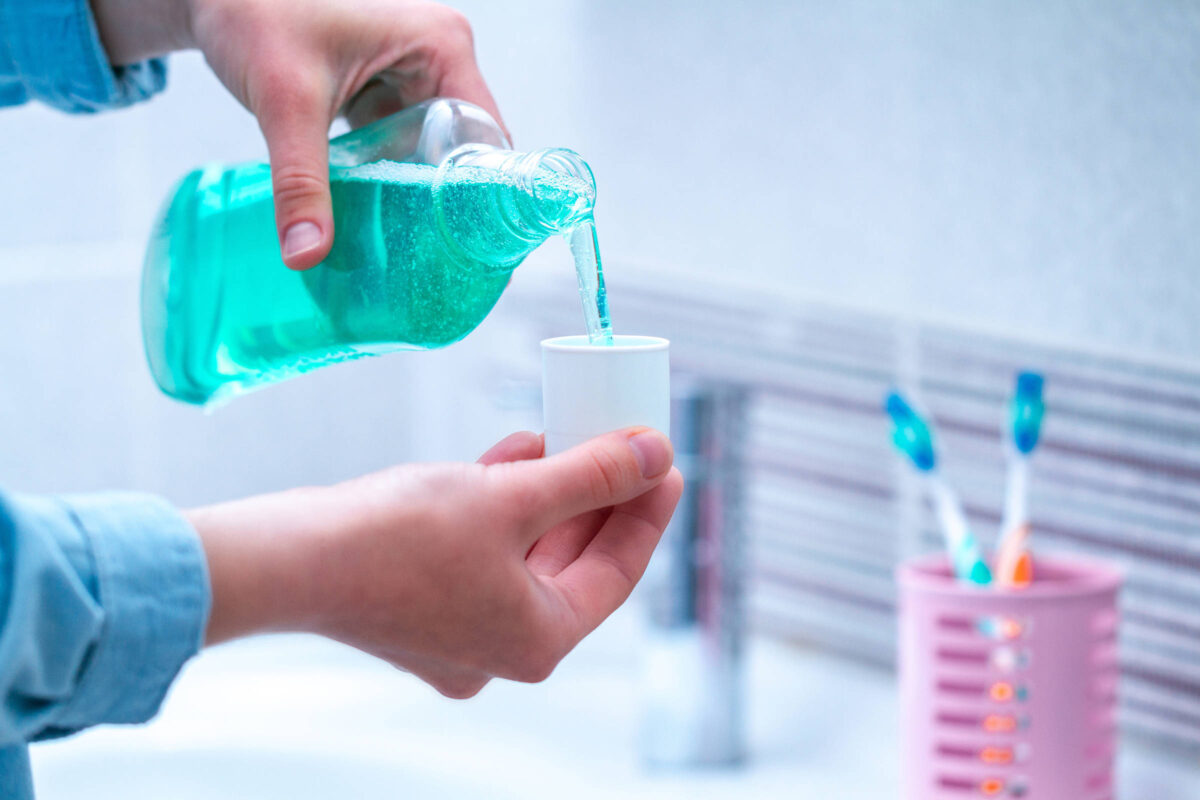 Uso frequente de enxaguante bucal pode fazer mal, apontam estudos