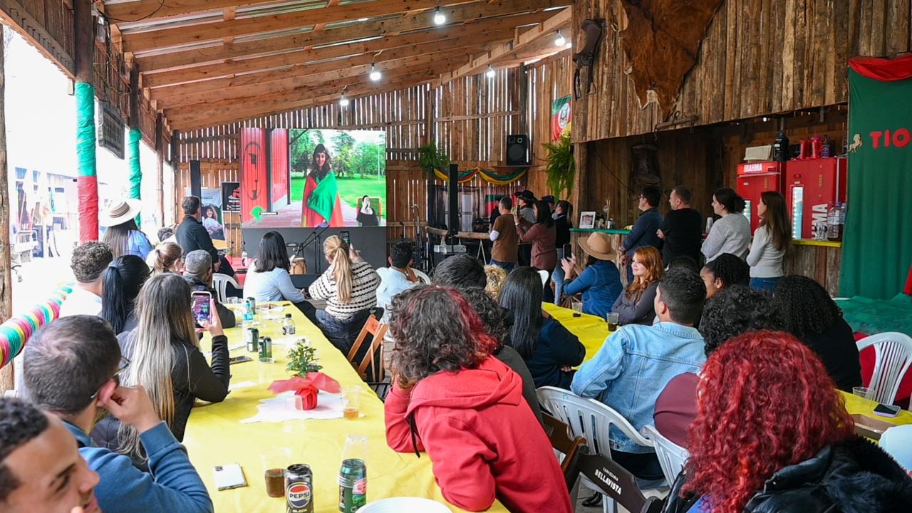 Vídeo reúne 160 jovens de nove cidades em homenagem à cultura do Rio Grande do Sul