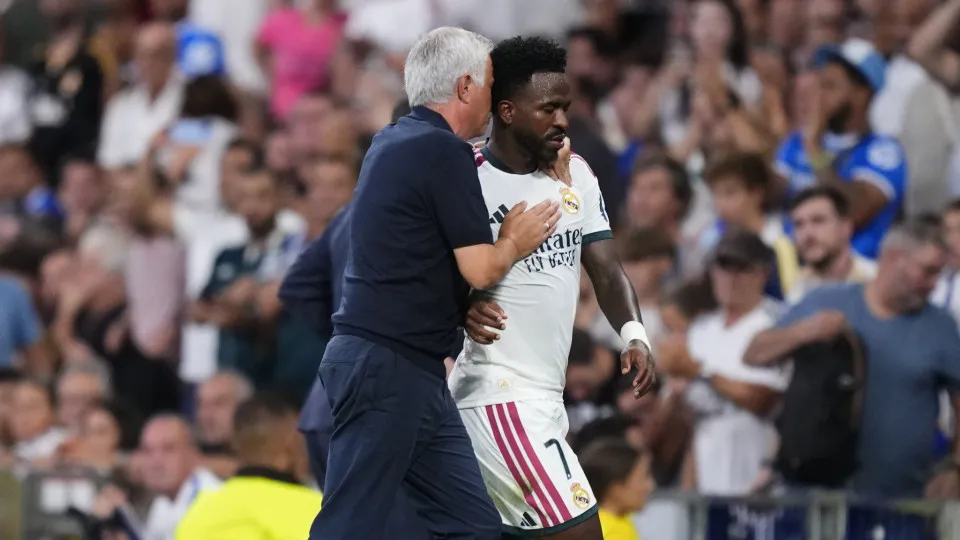 Vini Jr. enfrenta pressão no Real Madrid e recebe alerta sobre postura de Mourinho