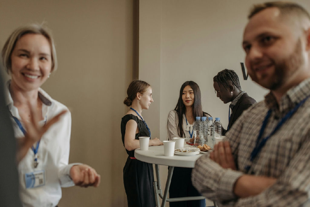 A arte do networking estratégico e a construção de conexões duradouras