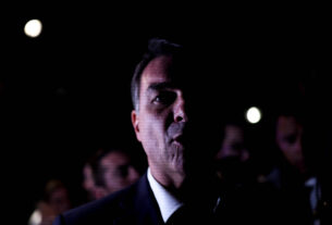 A visão de Édouard Louis sobre a trajetória política de Flávio Bolsonaro