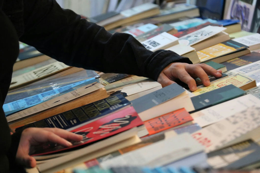 Abertura da 72ª Feira do Livro de Porto Alegre reúne centenas de atrações na Praça da Alfândega