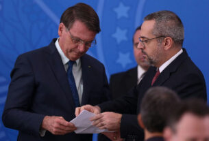 Abraham Weintraub anuncia abstenção no segundo turno e cita suspeitas de corrupção contra Flávio Bolsonaro