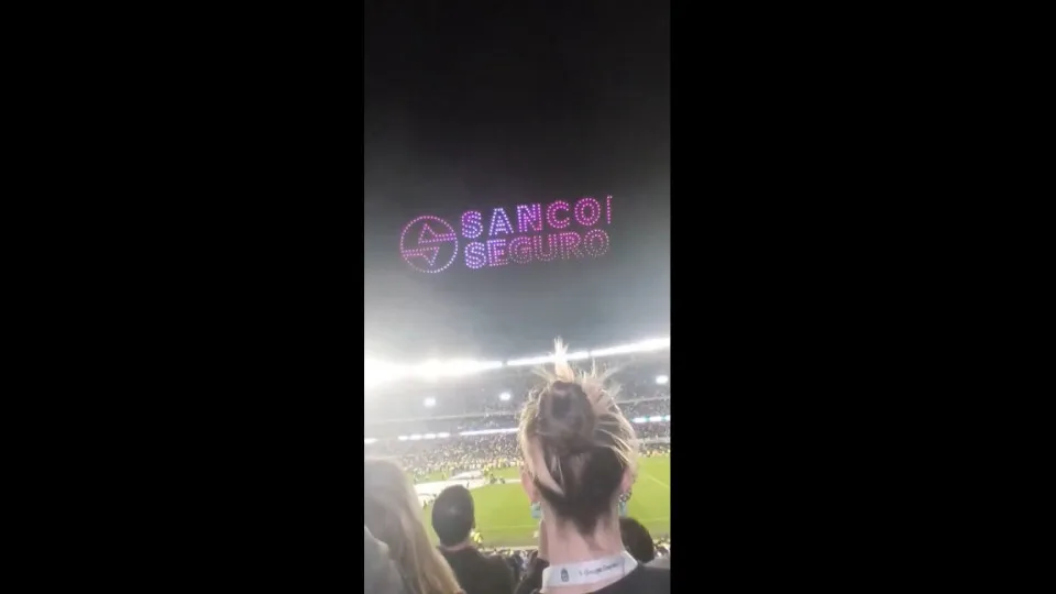 Ação publicitária com drones em homenagem a Messi gera vaias no Monumental