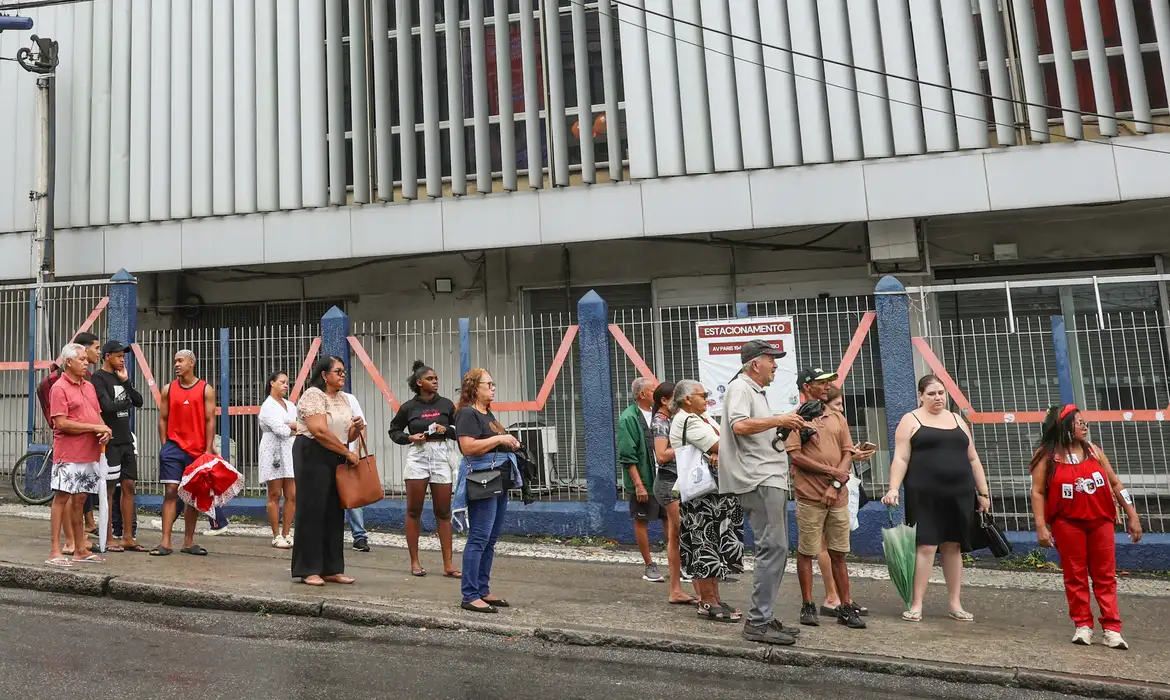 Agente da PM do Rio de Janeiro é preso por suspeita de comercializar votos