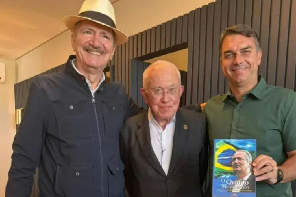 Aldo Rebelo e Mangabeira Unger declaram apoio a Flávio Bolsonaro