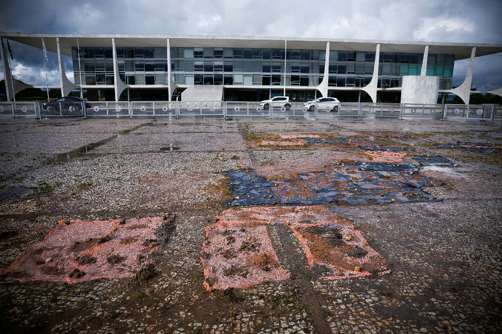 Alexandre de Moraes reduz pena de Débora do Batom por estudo e trabalho