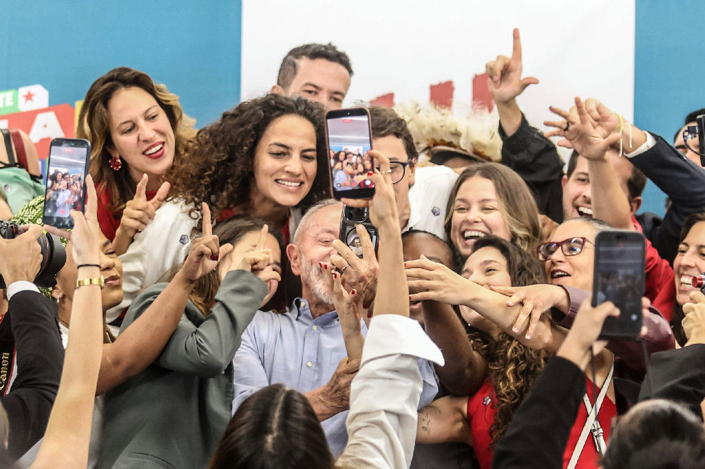 Aliados pressionam Lula por renovação estratégica e foco em propostas para o futuro