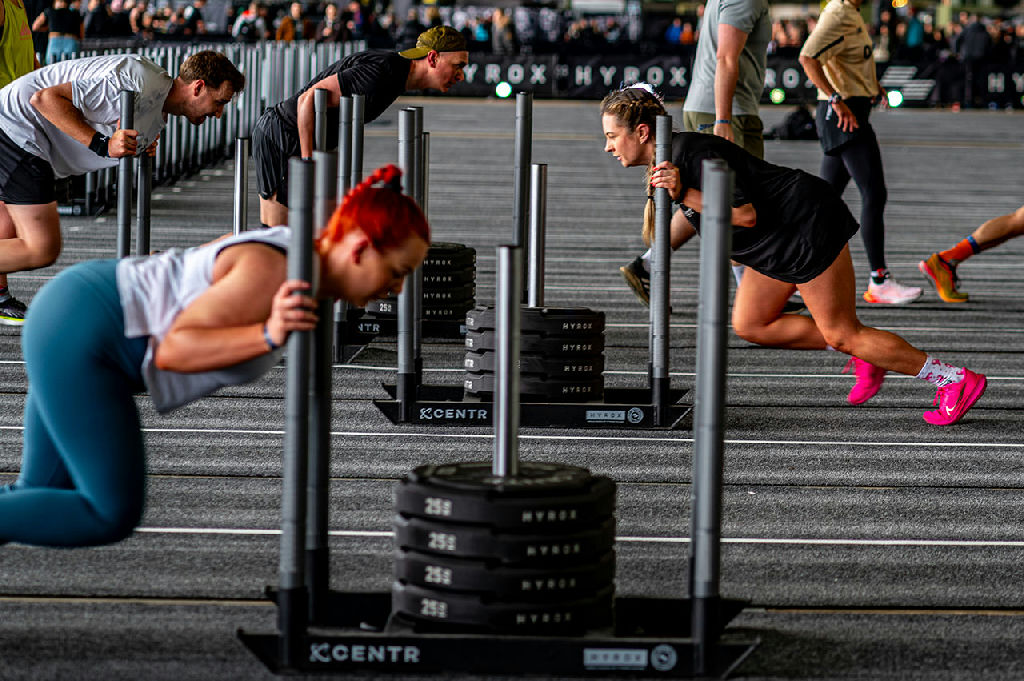 Amazon aposta no crescimento do fitness funcional e fecha parceria estratégica com a Hyrox no Brasil