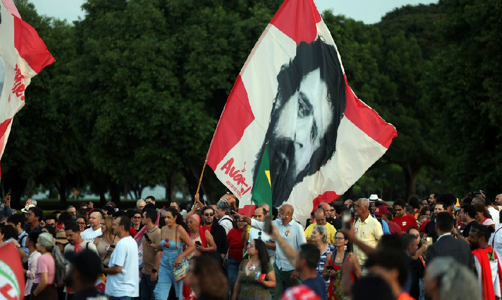 Aniversário de Lula reúne eleitores idosos em clima de emoção no Palácio da Alvorada
