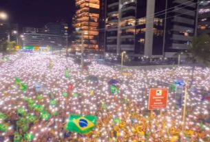 Apoiadores de Flávio Bolsonaro realizam atos políticos em Maceió e no Recife