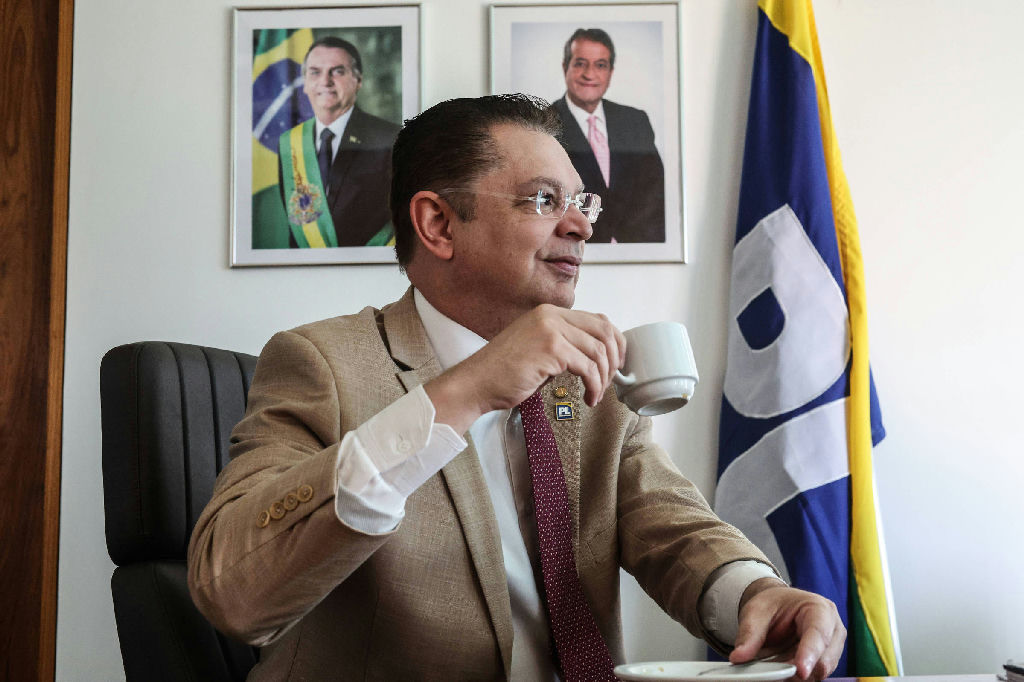 Após derrota de Flávio Bolsonaro, líder do PL desiste da presidência da Câmara