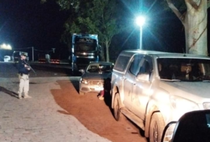 Apreensão de vinhos e perfumes contrabandeados mobiliza PRF em Alegrete