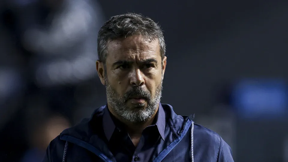 Artur Jorge rebate ataques xenofóbicos após derrota do Cruzeiro para o Bragantino