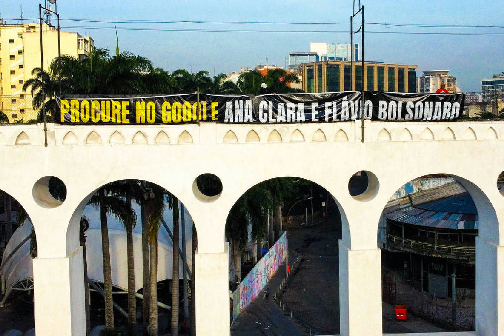 Ativistas espalham faixas em São Paulo e no Rio sobre caso Ana Clara
