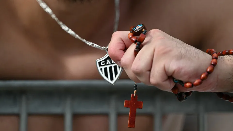 Atlético-mg rompe contrato com casa de apostas e busca novo patrocinador master
