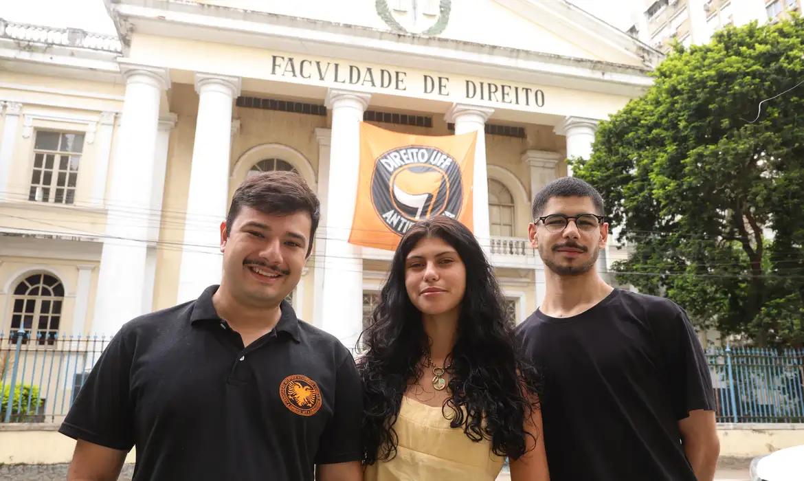 Ato de estudantes da UFF marcou o início da mobilização pela virada de Lula