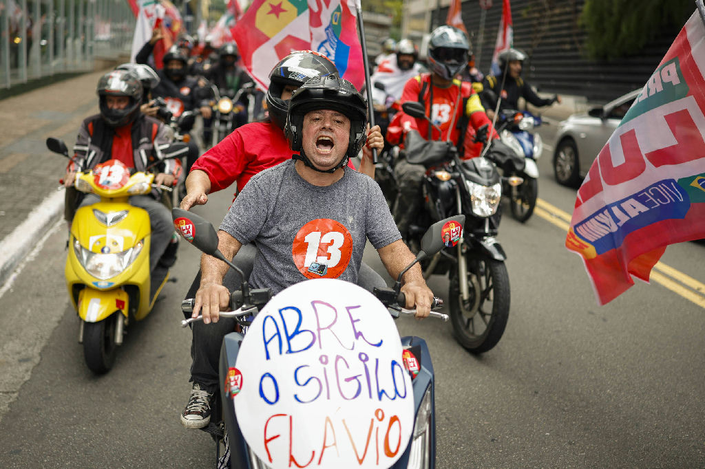 Ato de motoboys e entregadores toma centro de São Paulo em apoio a Lula
