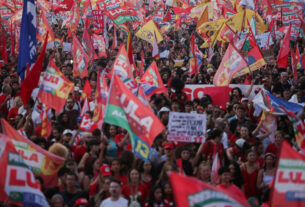 Ato em São Paulo reúne aliados e jovens eleitos em busca da virada na campanha de Lula