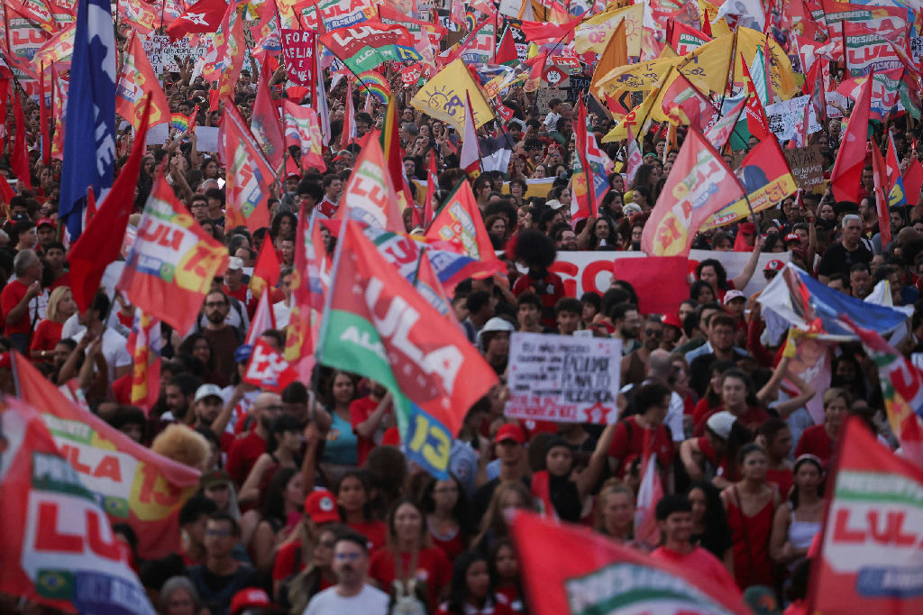 Ato em São Paulo reúne aliados e jovens eleitos em busca da virada na campanha de Lula