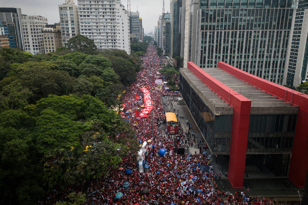 Ato na avenida Paulista marca tentativa de reação da esquerda na corrida presidencial
