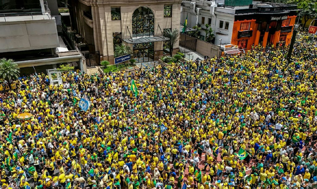 Ato na avenida paulista reúne apoiadores na reta final do segundo turno