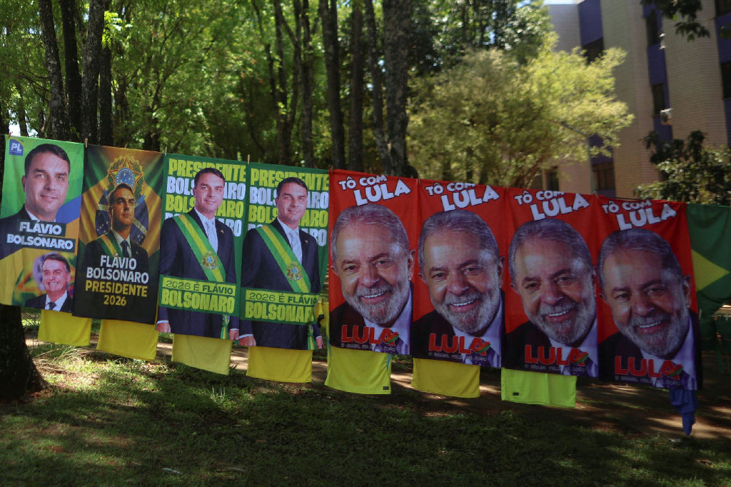 Atos políticos da direita e da esquerda mobilizam capitais na véspera da votação