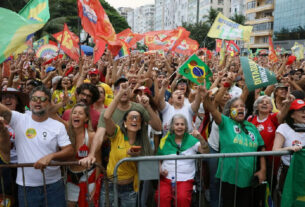 Atos públicos em defesa da democracia e de Lula reúnem multidões