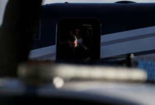 Avião com Flávio Bolsonaro pousa em Miami após saída do Brasil pela Argentina
