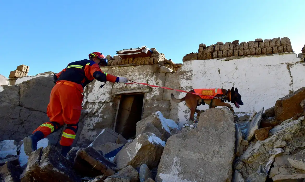 Balanço oficial confirma 16 mortes após forte terremoto atingir região do Tibete