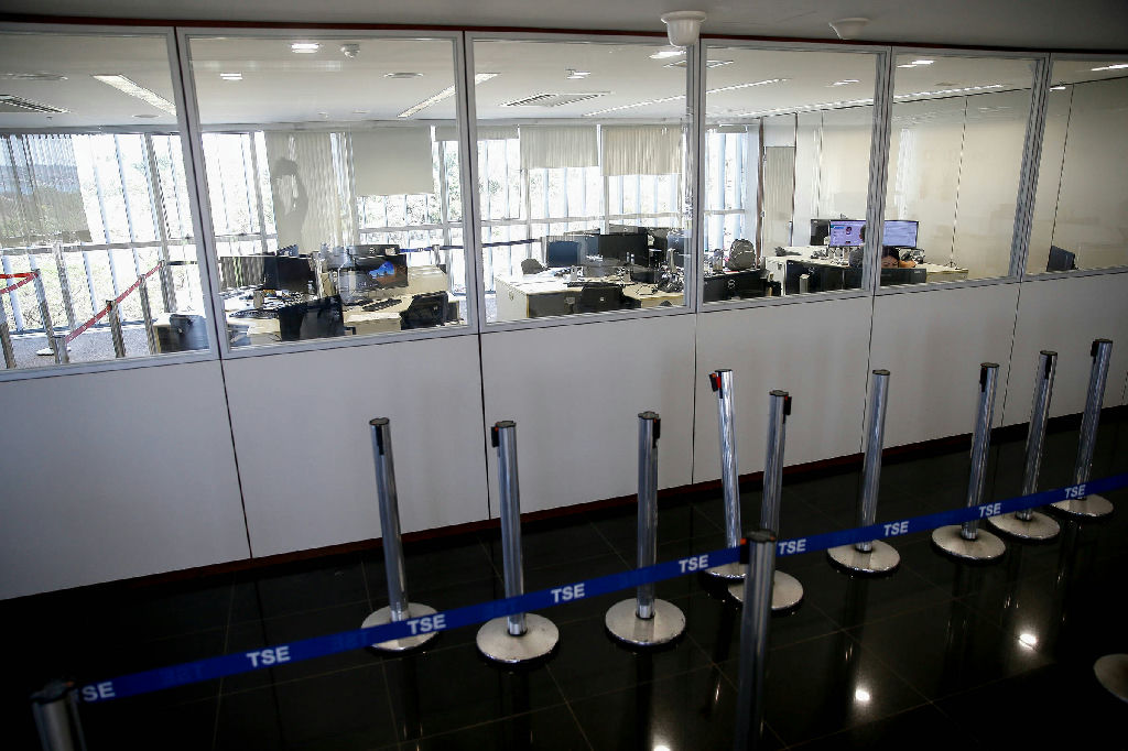 Bastidores da apuração: conheça o centro de totalização de votos do TSE